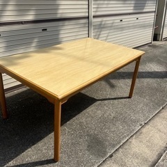 大きいダイニングテーブル