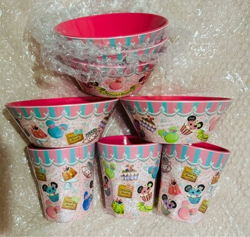 ディズニーランド　ミニー　お菓子柄　ボウル・コップ・プレート　セット