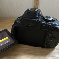 美品✨Nikon D5100 LK18-55 電池二つ・付属品・収納ケース付き　デジタル一眼レフカメラの画像