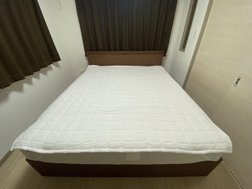 クイーンベッドとベッドマットレス