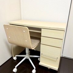 デスクとチェア　セットの画像