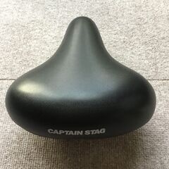 サドル、空気入れ、ペダル、ワイヤーロック、グリップ　５点セットの画像