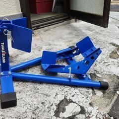 バイクのフロントホイールクランプとラダー