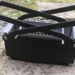 新聞紙で薪　　ペーパーログメーカー