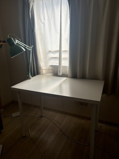 IKEA デスクとライト
