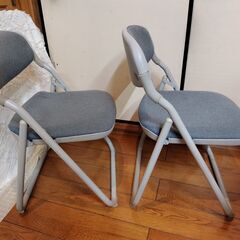 世田谷区近辺配送可能　2脚セット　折り畳みチェア　事務椅子　内田洋行/ウチダ　肘なし　スタッキングチェア　ミーティングチェア・多目的チェア　会議用チェア ミーティングチェア 布張りの画像