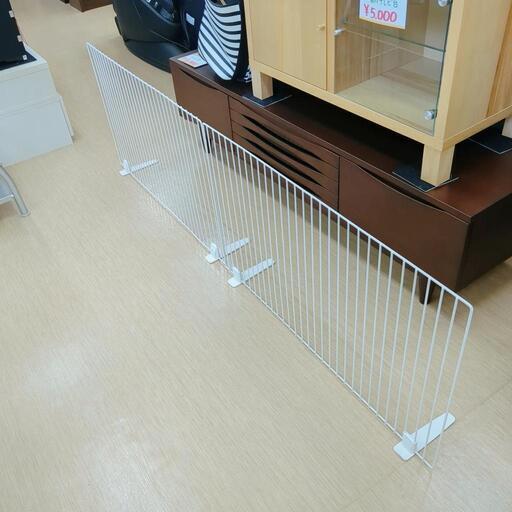 ペットゲート☆２枚1組。柵、仕切り、ホワイトカラー【こちらは店舗です。浜村鹿野温泉ICから3分 買取本舗 宮本リサイクル 営業時間9～19時 定休日水曜のみ←連絡できませんm(_ _)m】