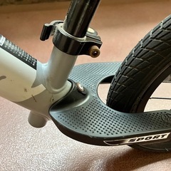 ストライダー12　ゴムタイヤ交換の画像