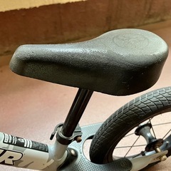 ストライダー12　ゴムタイヤ交換の画像