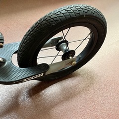 ストライダー12　ゴムタイヤ交換の画像