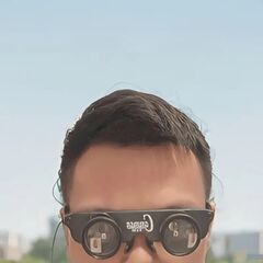 ハンドフリーなポータブル双眼鏡