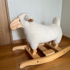 ひつじの木馬　　のりものおもちゃ