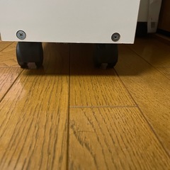 キャスター付き本棚の画像