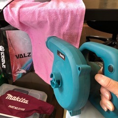 マキタ makita UB1101 無段変速 ブロワ ブロア 送風機 AC100V 説明書有 専用箱有 動作確認済み 使用感ありますが美品です の画像