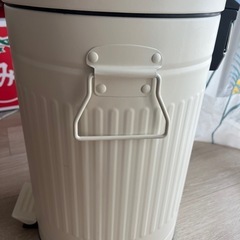 差し上げます！ニトリ　ペダルペールゴミ箱　ホワイトの画像