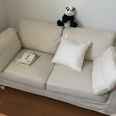 ベージュカラーのゆったり座れる二人掛けソファ！カバーは洗濯OKで清潔！