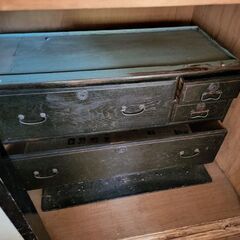 昭和レトロな箪笥の画像
