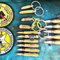 機関銃弾、拳銃弾、それらのキーホルダー、軍用ワッペン、セット販売...