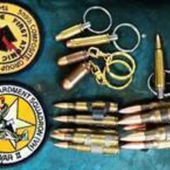 機関銃弾、拳銃弾、それらのキーホルダー、軍用ワッペン、セット販売、機関銃弾はNATO５ｍｍ、 拳銃弾は2種類の口径と弾の仕様 の画像