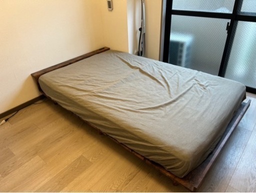 【値下げしました！美品】 セミダブルベッド(コンセント2口付)マットレス付