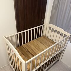 【お渡しする方が決まりました】カトージ 　二段式ベビーベッド（白）