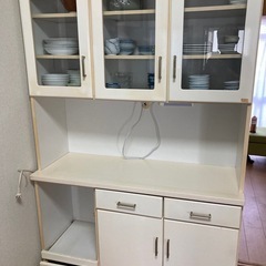 食器棚　レンジ、炊飯器が置けます。の画像