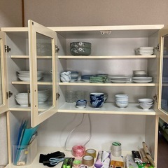 食器棚　レンジ、炊飯器が置けます。の画像