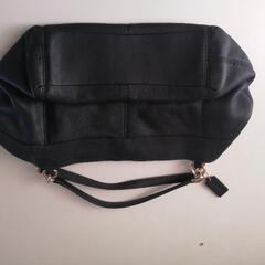 COACHショルダーバッグ黒の画像