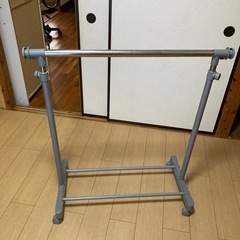 ハンガーラックの画像