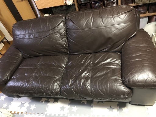 ニトリの3人掛けソファ(ダークブラウン革)