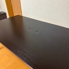オシャレなブラック8人掛けミーティングテーブルの画像