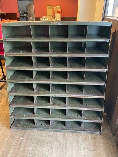 アンティーク　スチール収納棚