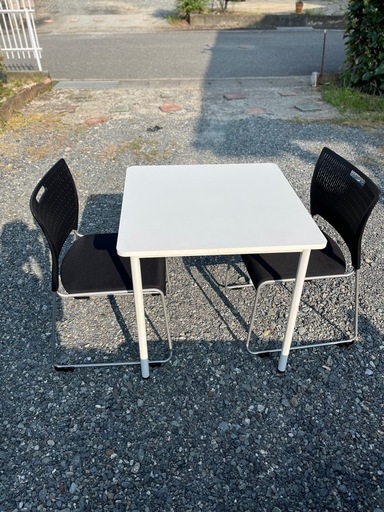 オカムラスタッキングチェア×2 +ミーティングデスク