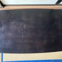 小ぶりでレトロな中古のテーブルをお譲りします。の画像