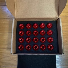 レッドホイールナットの画像