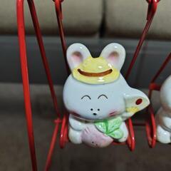 昭和レトロ  うさぎの置物(陶器) ブランコ  アンティーク置物の画像