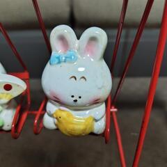 昭和レトロ  うさぎの置物(陶器) ブランコ  アンティーク置物の画像