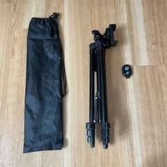 【Negolas】超軽量スマホ、カメラ三脚【値引交渉可】の画像