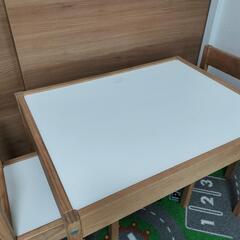 IKEAキッズテーブルセットの画像