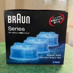 【未使用品】BRAUN シリーズ3用洗浄器 +カートリッジ4個の画像