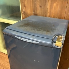 無料！お引き取りいただける方に、お譲りします！【小型冷凍冷蔵庫】の画像