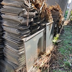 無料！！セメント瓦　何個でもOKの画像