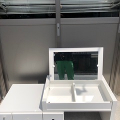 超美品 伸縮デスクドレッサー 2口コンセント付を大変お安くお譲り...