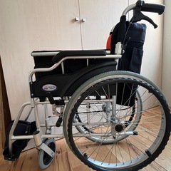 車椅子　自走式　ノーパンク 折りたたみ車いす　 ケアテックジャパンの画像