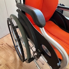 車椅子　自走式　ノーパンク 折りたたみ車いす　 ケアテックジャパンの画像