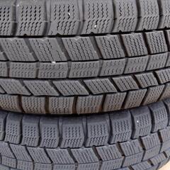 ホイル付きスタッドレスタイヤの画像