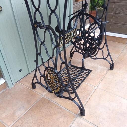 足踏みミシンテーブル singer②