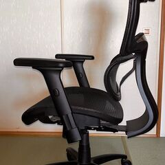 【取引完了】オフィスチェア(リクライニング/アームレスト・ヘッドレスト調節可能）の画像