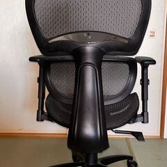 【取引完了】オフィスチェア(リクライニング/アームレスト・ヘッドレスト調節可能）の画像