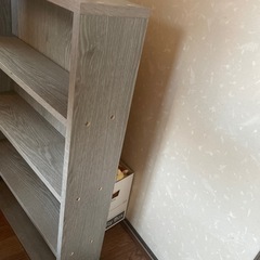 本棚、小物、CDなどを置ける棚の画像